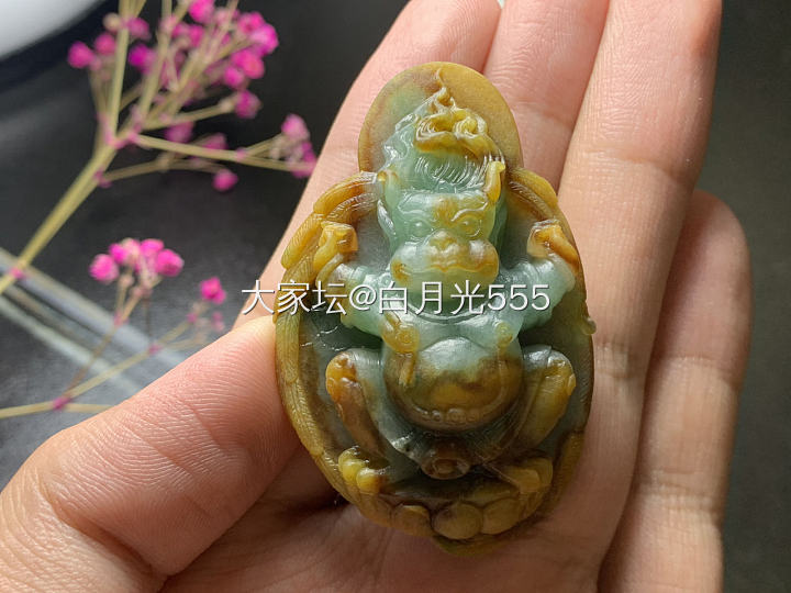翡翠特色料黄加绿，纯手工制作大鹏金翅鸟_翡翠