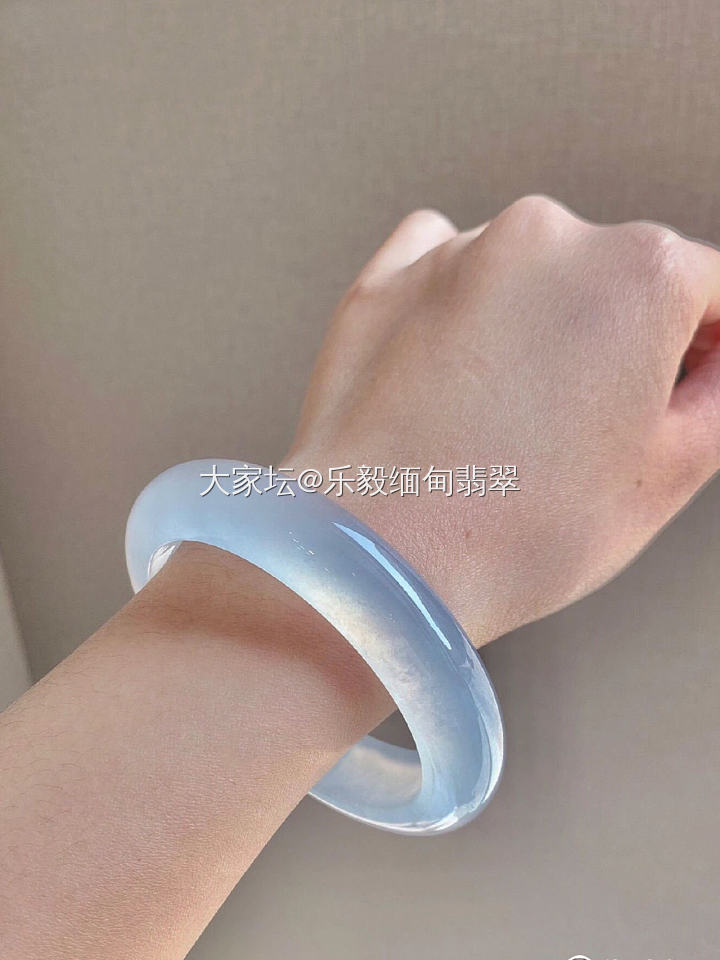 冰种白月光手镯，冰透水润，底子细腻纯净，起钢起光_手镯翡翠