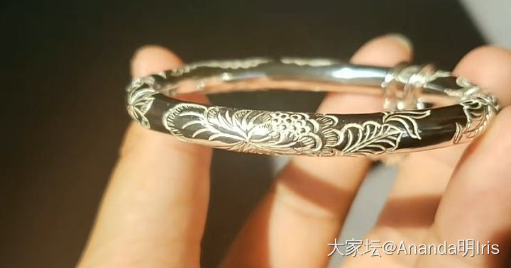 满圈雕花的镯子选哪只_手镯银