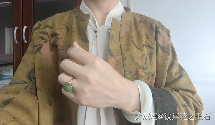 香云纱+和田，想要不老气，真心不容易_穿搭和田玉首饰