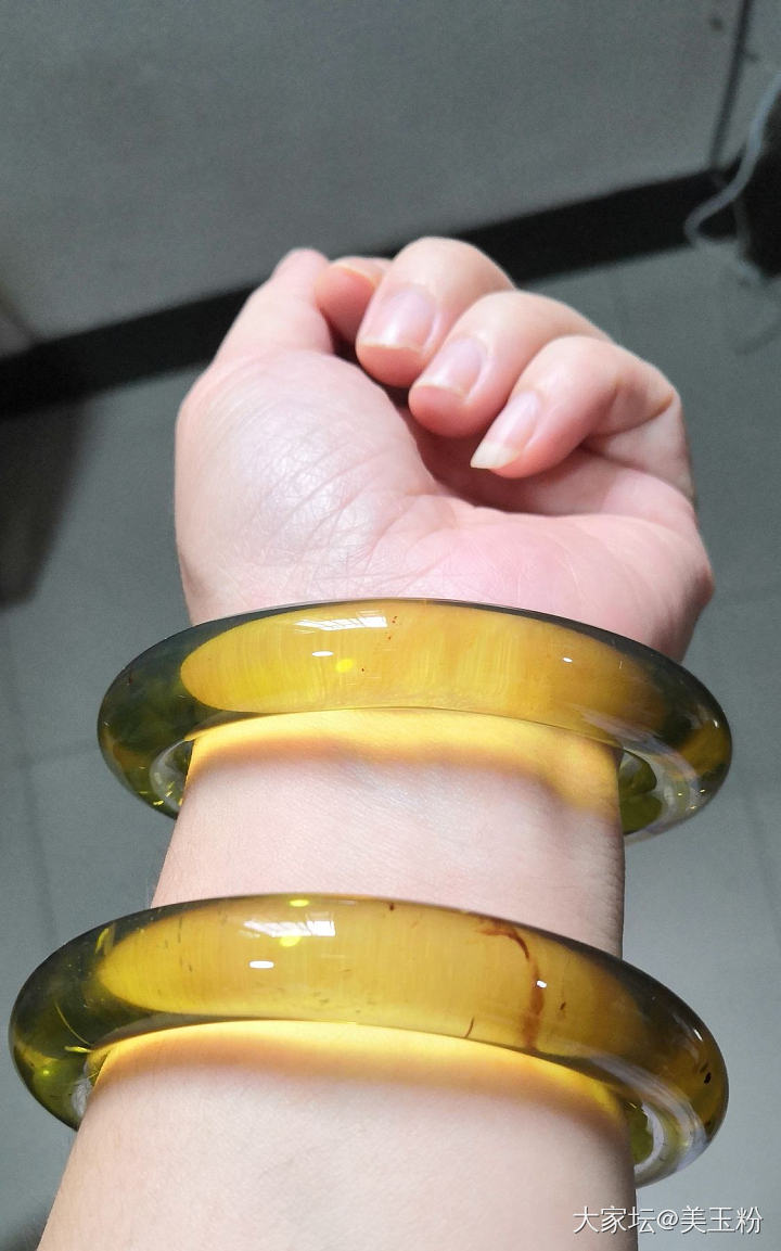 到底是什么原因让我二个星期买了两套差不多的琥珀手镯😂😂😂_琥珀蜜蜡