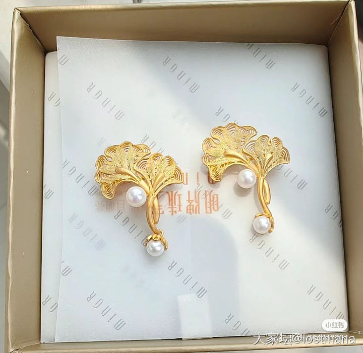 宝子们，请晒出你们认为好看的胸针吧。_翡翠和田玉银金