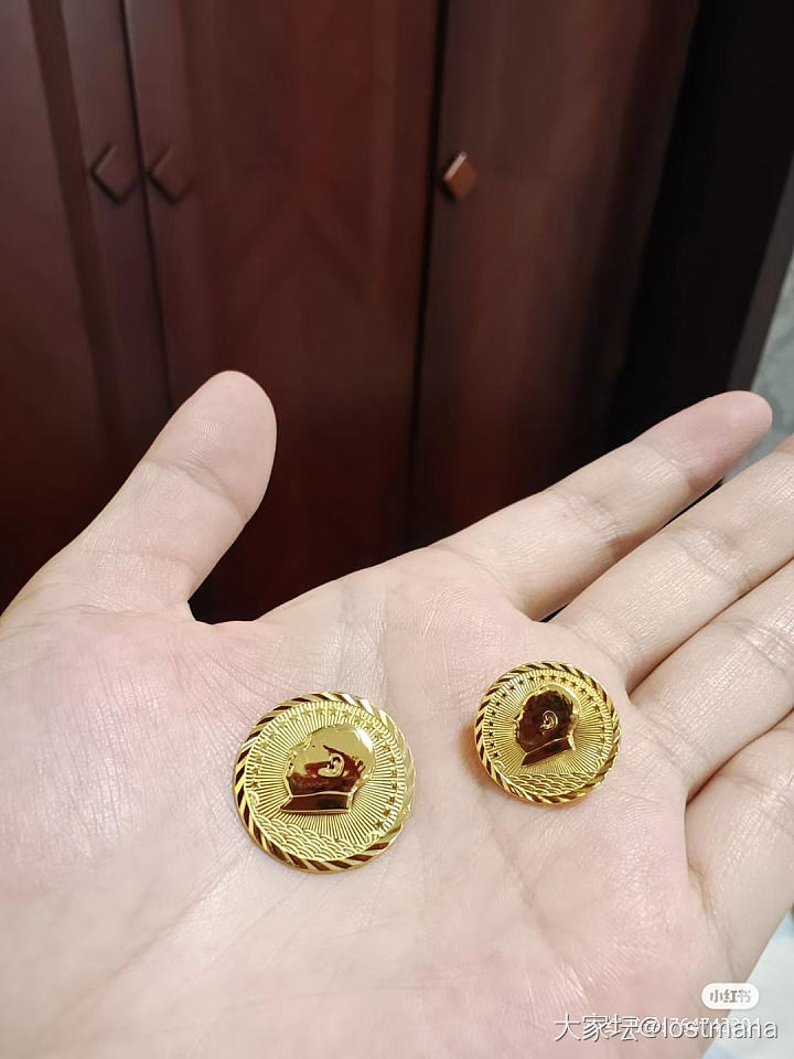宝子们，请晒出你们认为好看的胸针吧。_翡翠和田玉银金