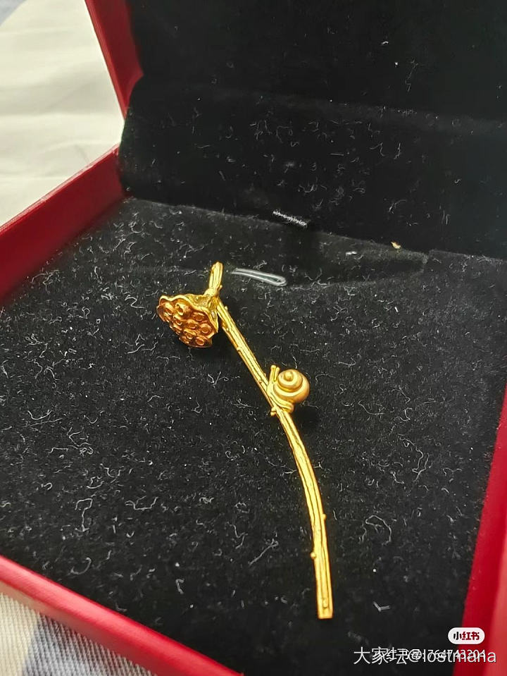 宝子们，请晒出你们认为好看的胸针吧。_翡翠和田玉银金