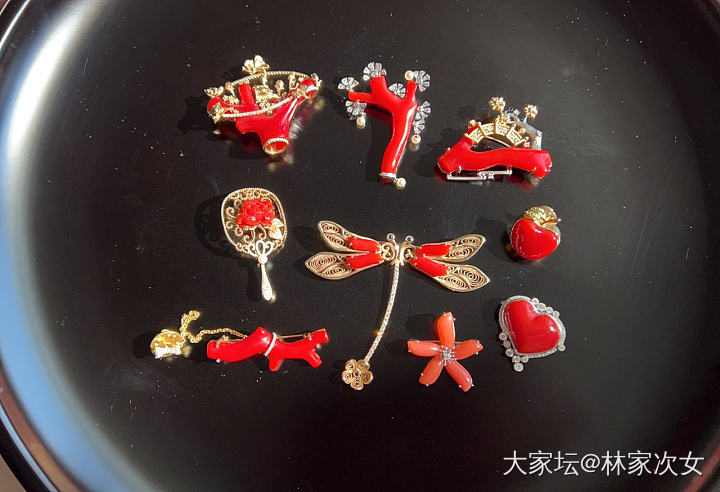宝子们，请晒出你们认为好看的胸针吧。_翡翠和田玉银金
