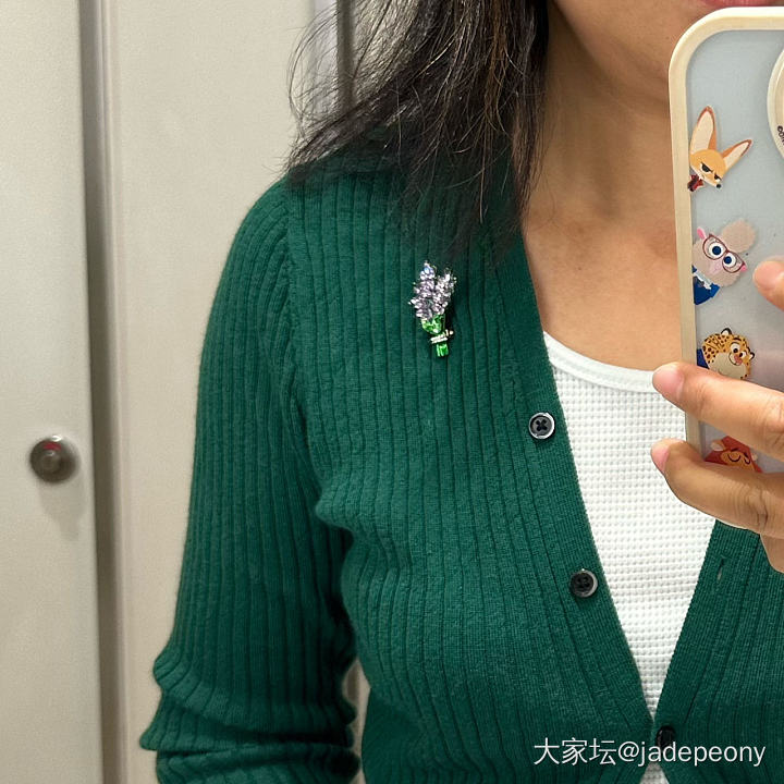 宝子们，请晒出你们认为好看的胸针吧。_翡翠和田玉银金