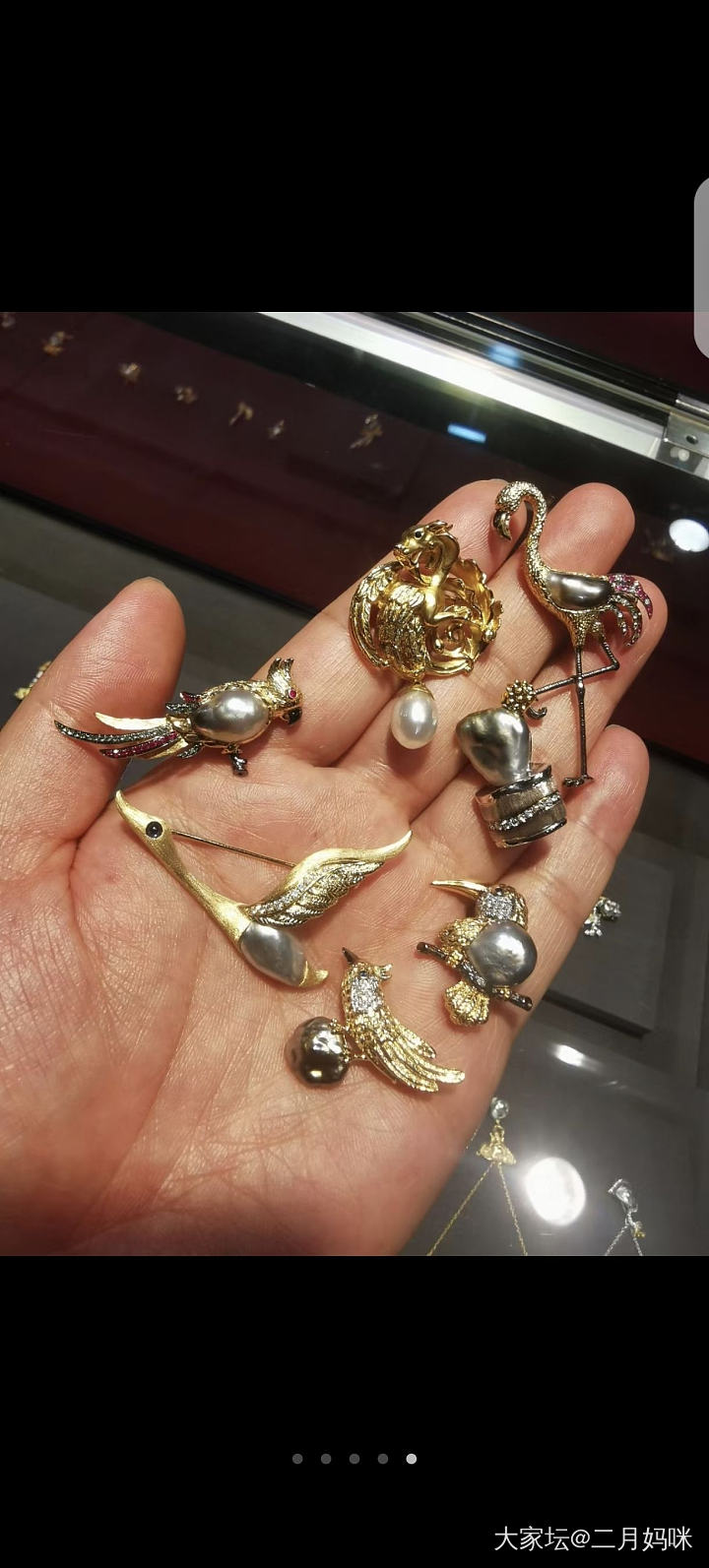 宝子们，请晒出你们认为好看的胸针吧。_翡翠和田玉银金