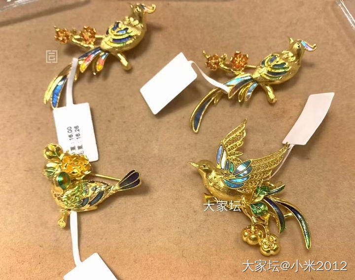 宝子们，请晒出你们认为好看的胸针吧。_翡翠和田玉银金