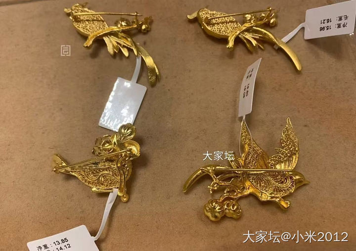 宝子们，请晒出你们认为好看的胸针吧。_翡翠和田玉银金