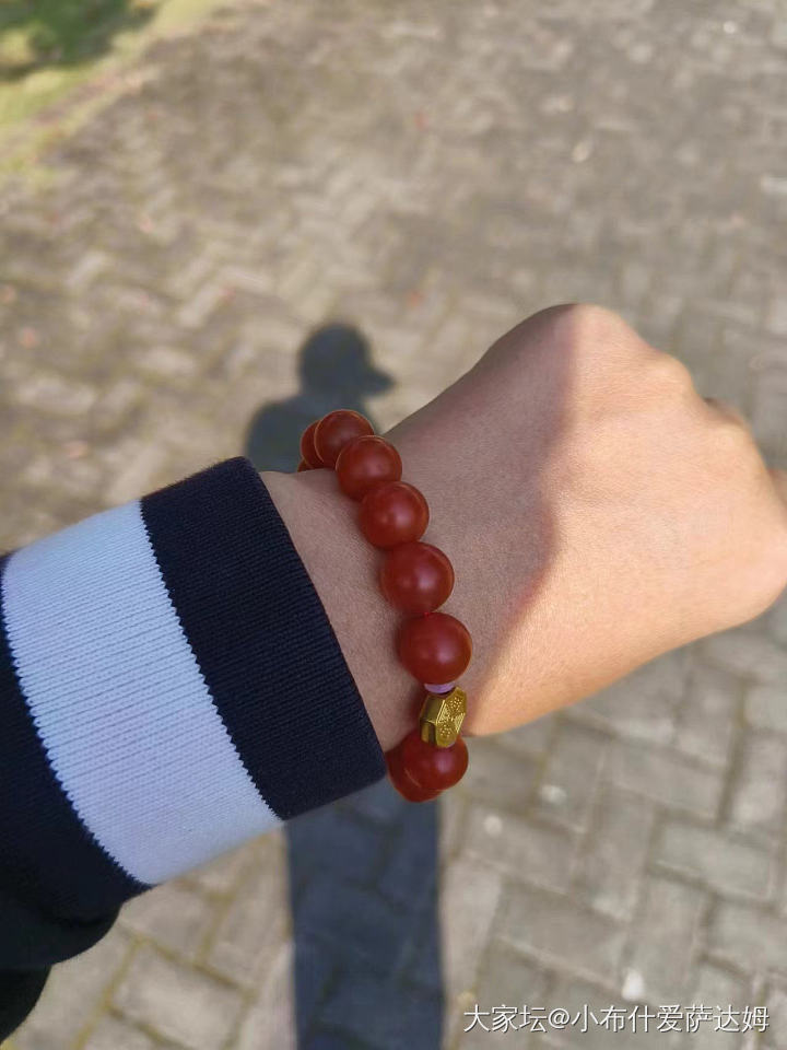 两串南红，价差近十倍，看照片能看出来吗_珠串南红