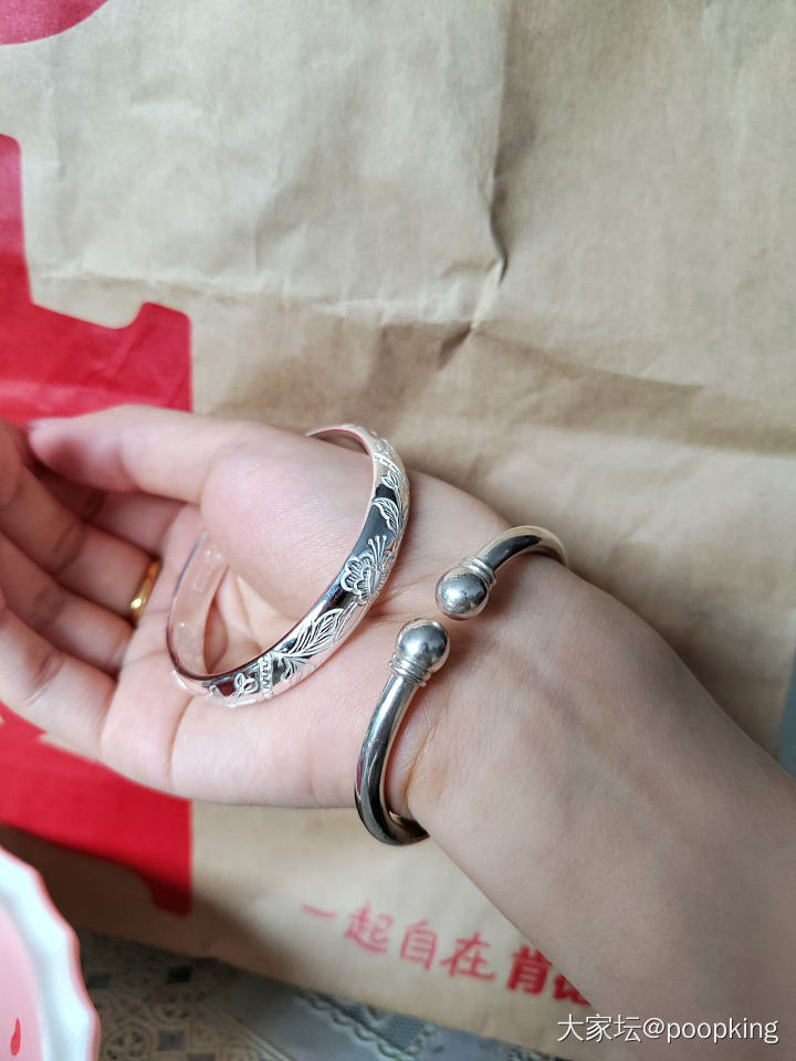 刚入坑，镯子买了七八个，有些等不及工期买了闲置又出了，感觉没有耐看的啊！！戴不到..._银