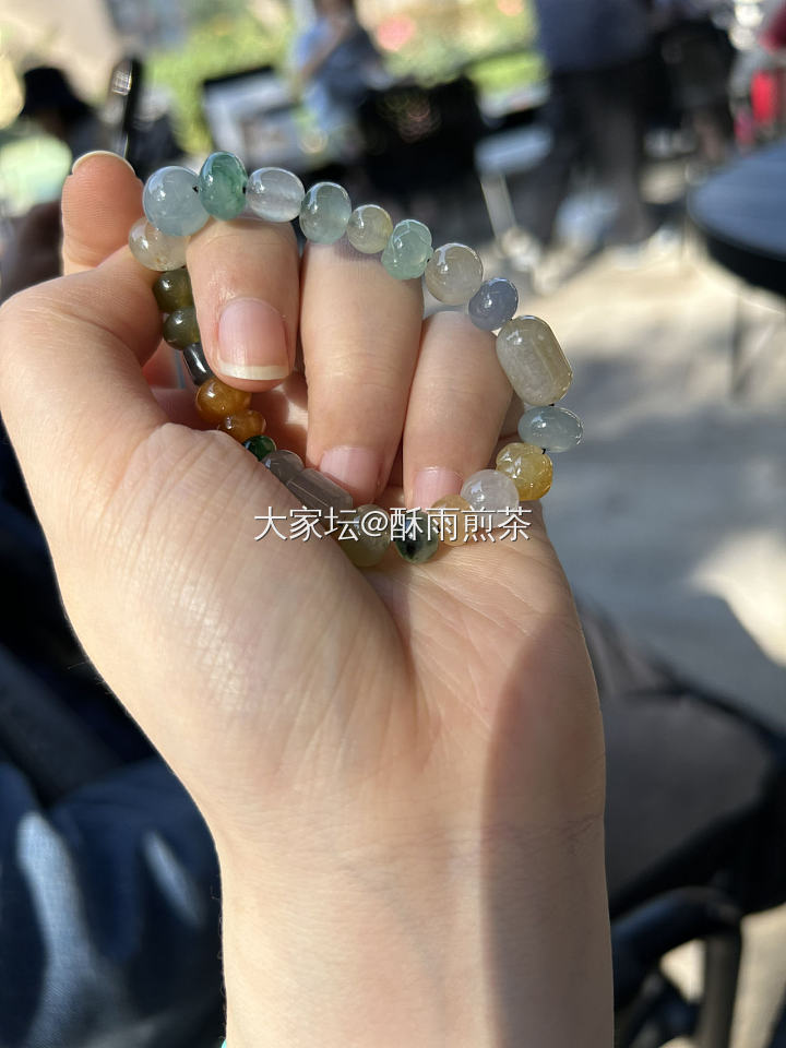 阳光彩虹小白狗哈哈_珠串翡翠