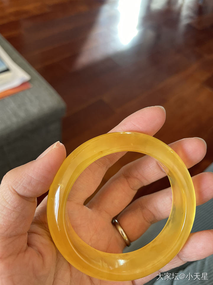 纠结选哪个_手镯琥珀蜜蜡