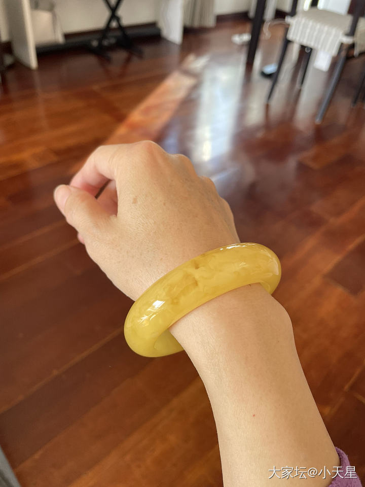 纠结选哪个_手镯琥珀蜜蜡