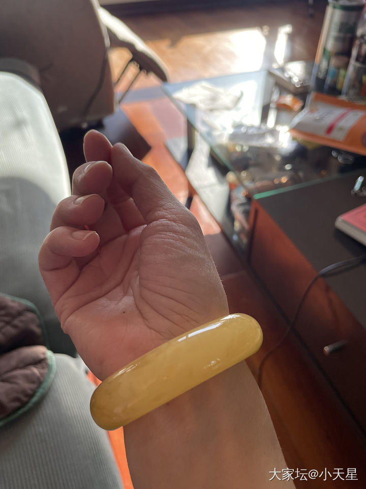 纠结选哪个_手镯琥珀蜜蜡