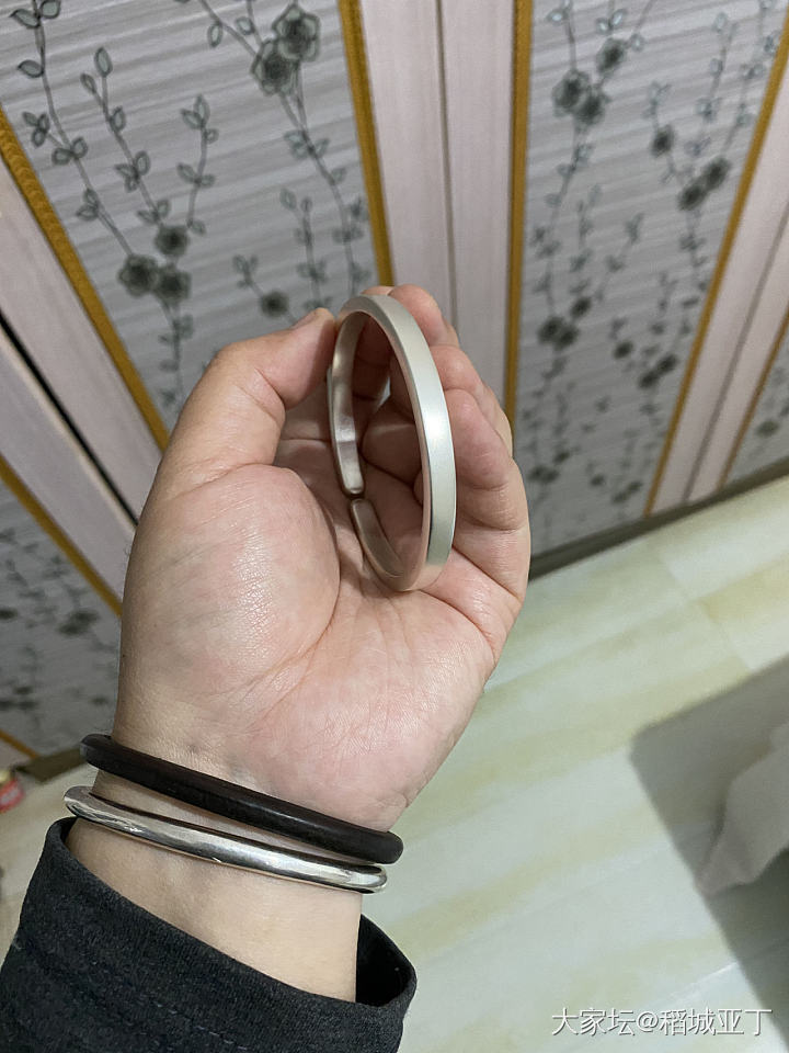 想戴新镯子，但是素圈摘不下来了怎么办？_手镯银
