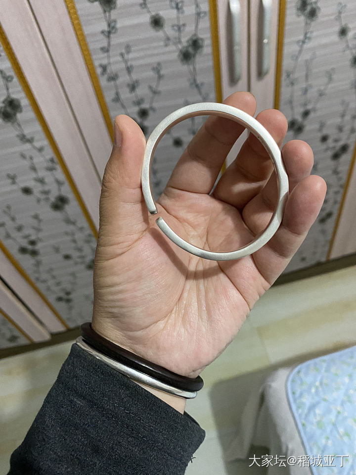 想戴新镯子，但是素圈摘不下来了怎么办？_手镯银