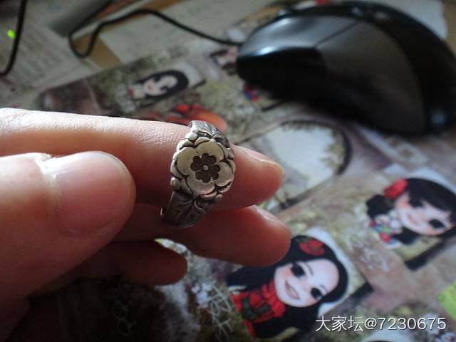 这上面写的什么字，就认出了宝兴两个字，上面好像还有一个字，认不出来。_银