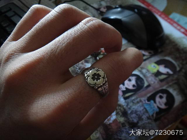 这上面写的什么字，就认出了宝兴两个字，上面好像还有一个字，认不出来。_银