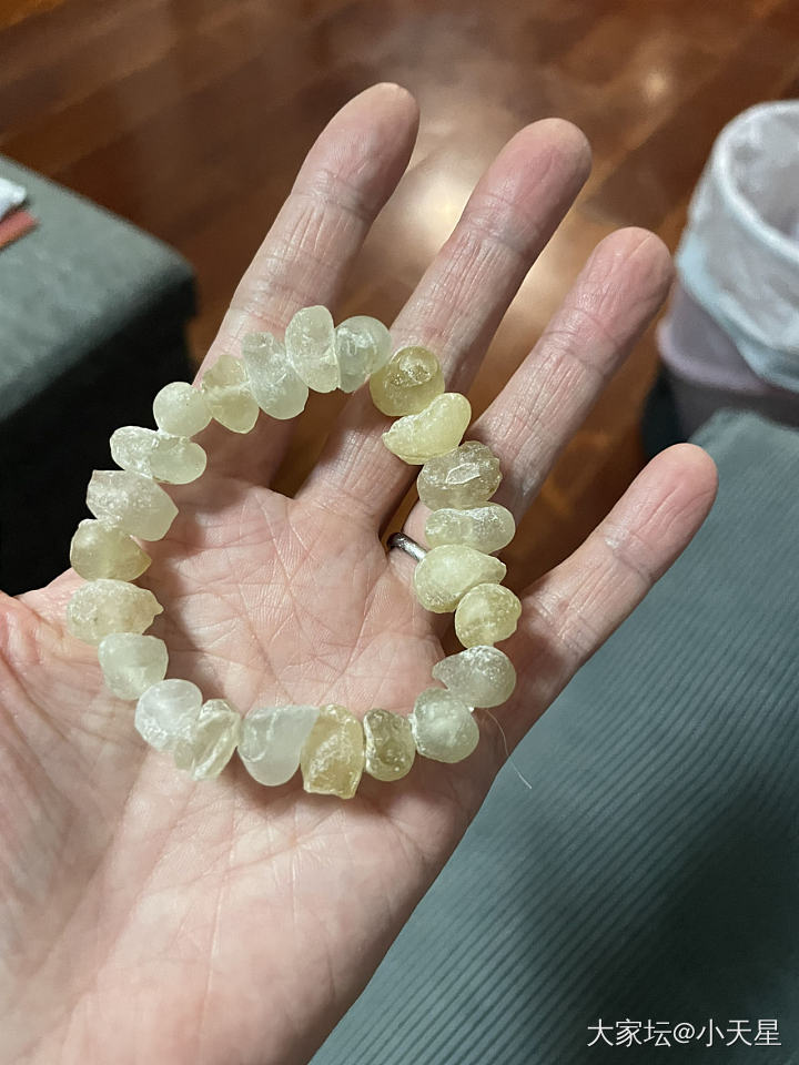 无奖竞猜_香道琥珀蜜蜡珠串