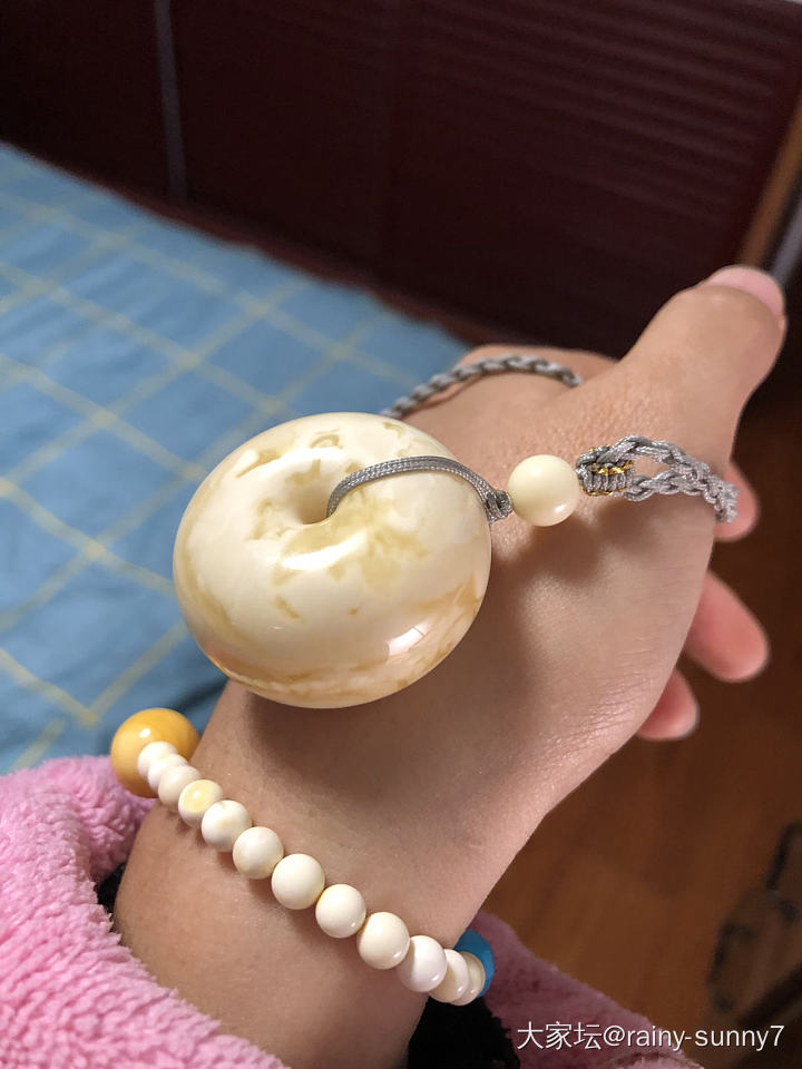 新入的面包圈_琥珀蜜蜡