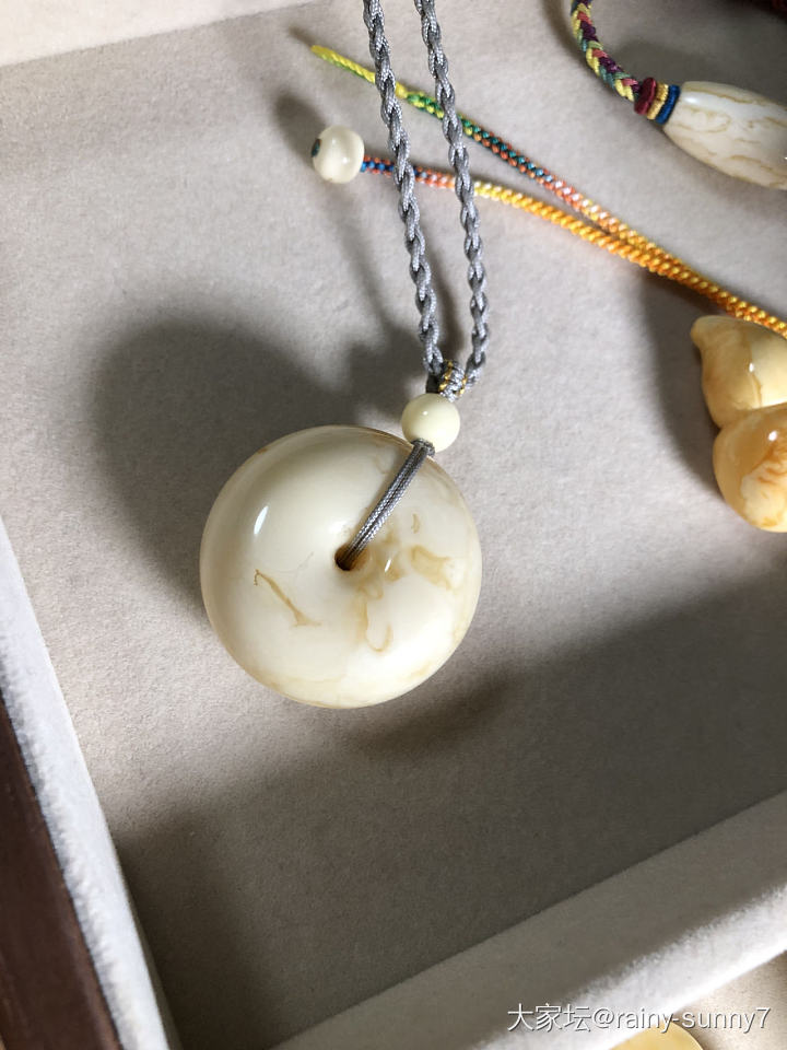 新入的面包圈_琥珀蜜蜡