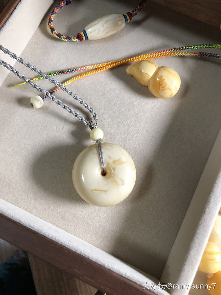 新入的面包圈_琥珀蜜蜡