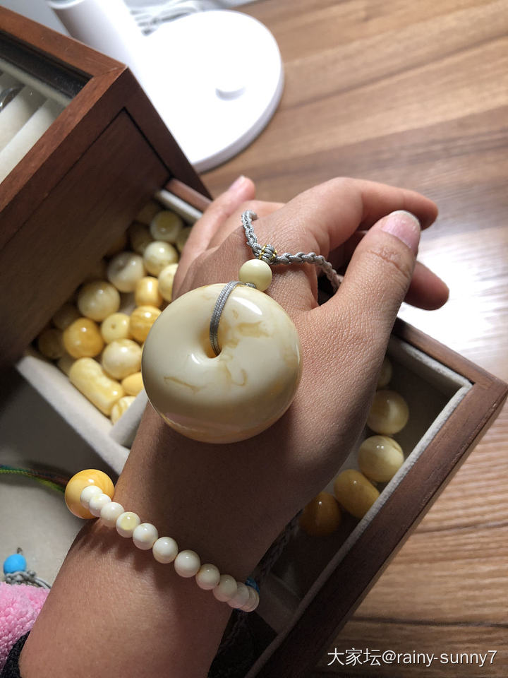 新入的面包圈_琥珀蜜蜡
