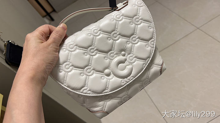 亲，哪个包包好看些？_包包