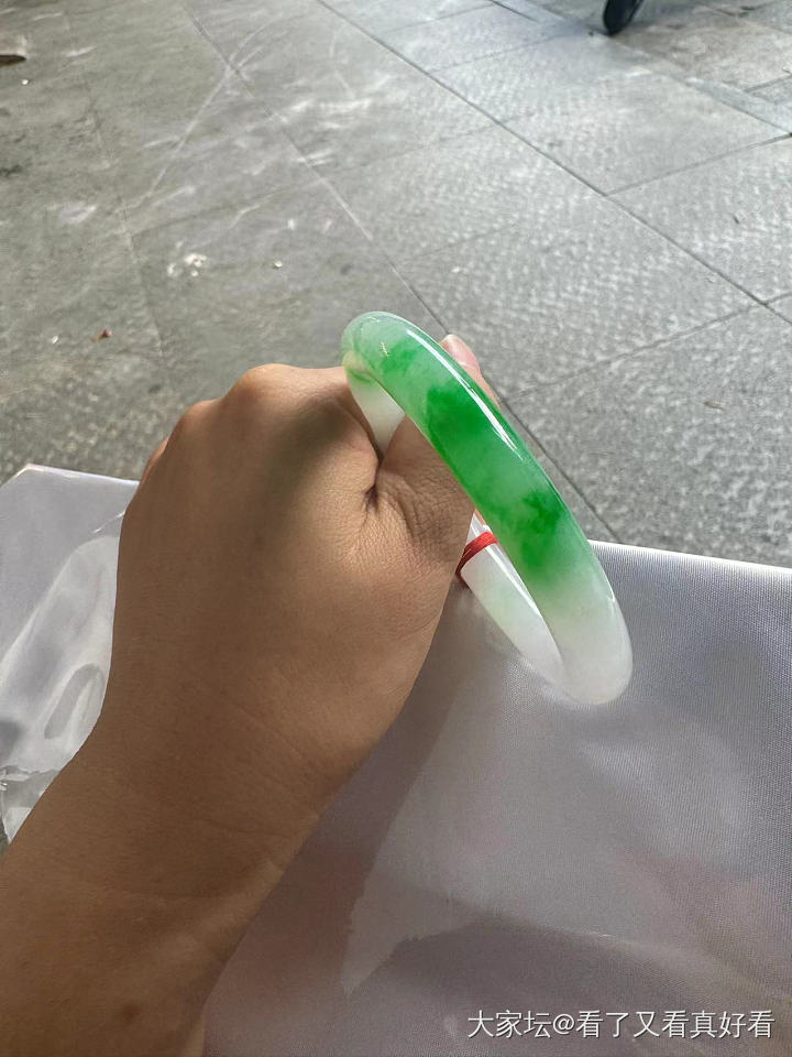 翡翠手镯毕业了_手镯翡翠