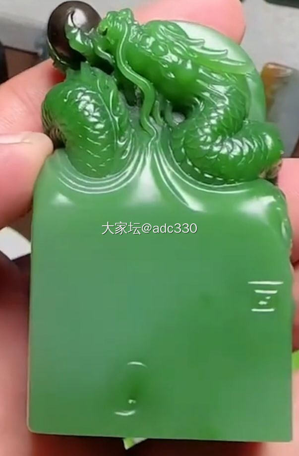 所以现在碧玉啥颜色比较有收藏价值？_碧玉