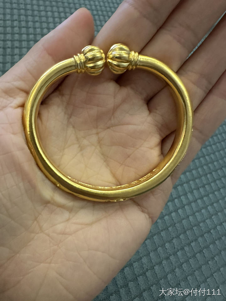 宝祥百克镯_匠人手镯金