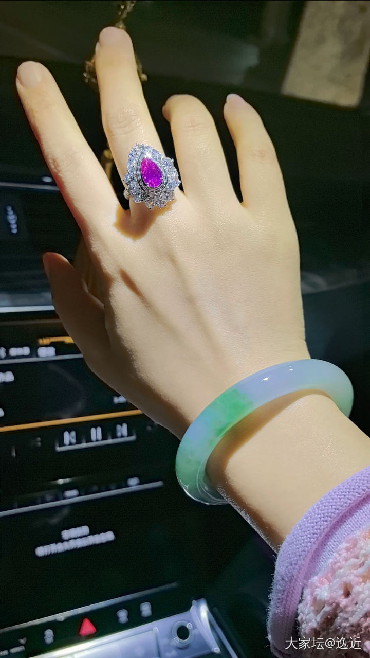 遥遥领先拍的有点假😂_彩色宝石名贵宝石翡翠