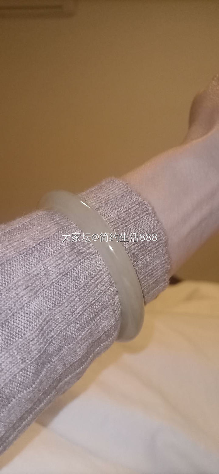 最近都是她_手镯