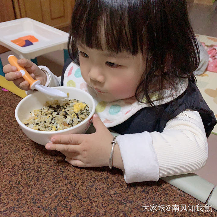 今晚吃紫菜鱿鱼虾仁蛋炒饭
附上2周岁生日照一波🧐_幼儿