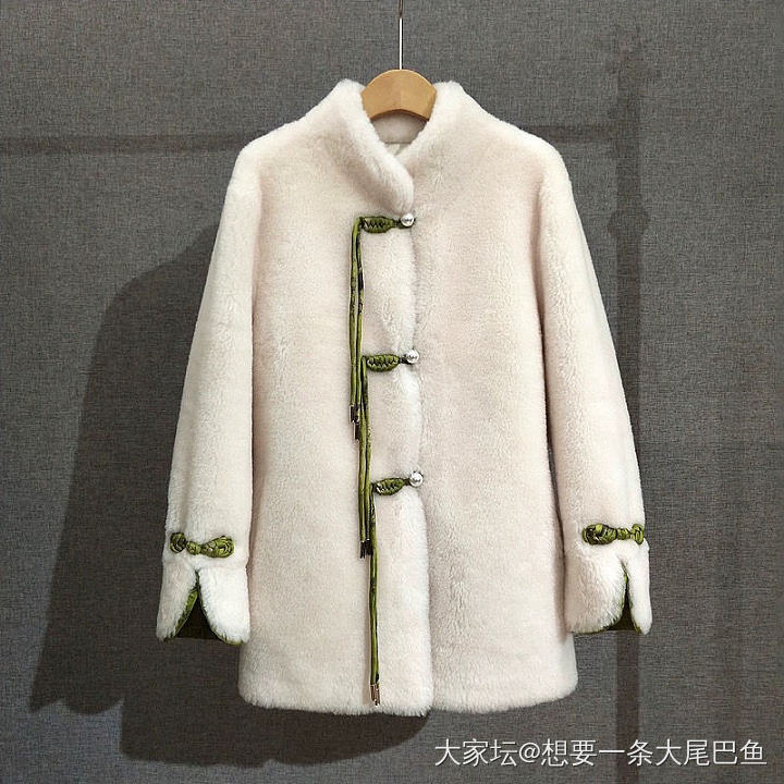 过年姐妹们有买新衣服的习惯吗？_穿搭
