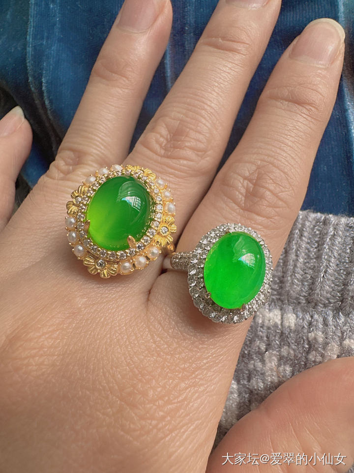 金色的是玉隨，在暗的地方还是明显敌不过翡翠_玉髓