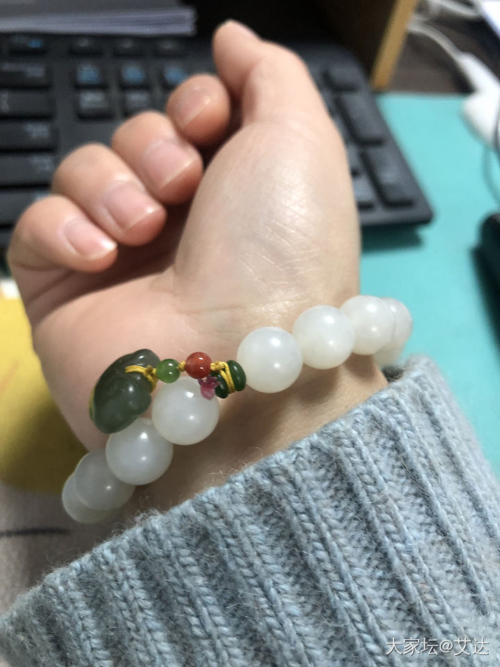 兄弟姐妹们快来看我300块的快落_和田玉