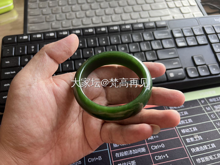 《婆罗花》和田玉俄罗斯碧玉七号矿老料手镯 肉菠菜绿 颜色均匀老辣 28000婆罗...