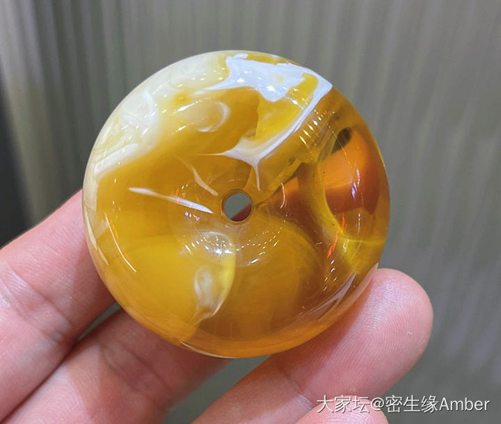 同料极品金瓷白溶洞吊坠_琥珀蜜蜡