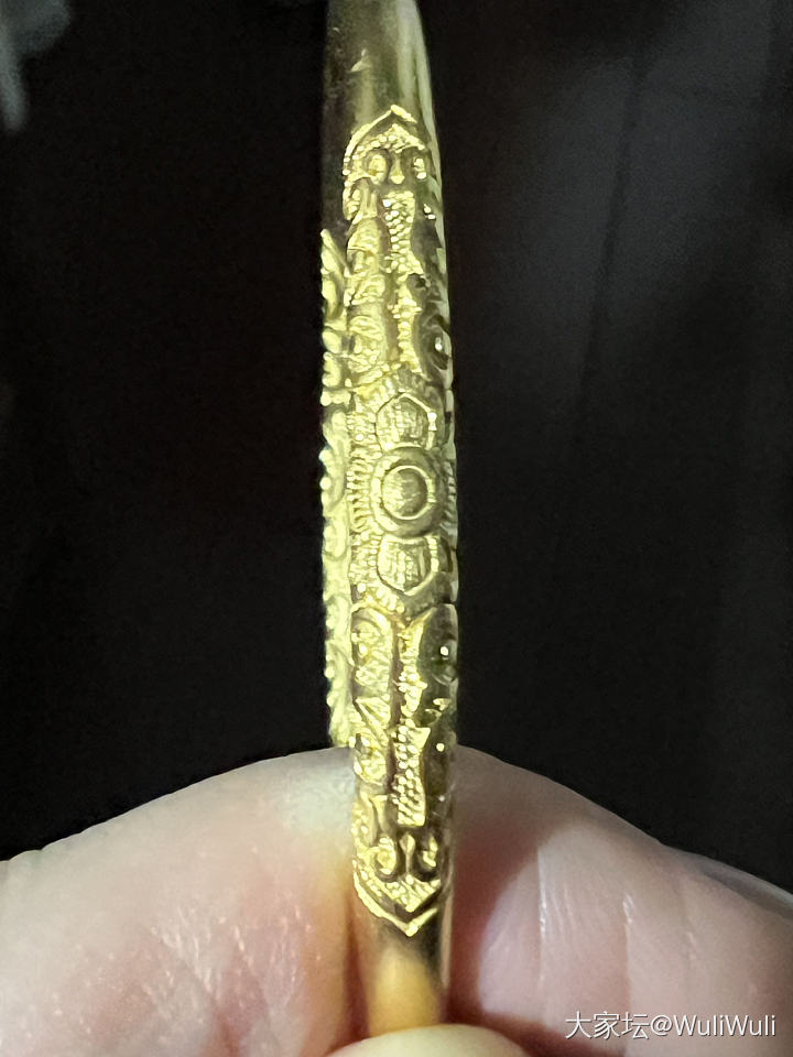 来个六福的卷草纹手镯_手镯金