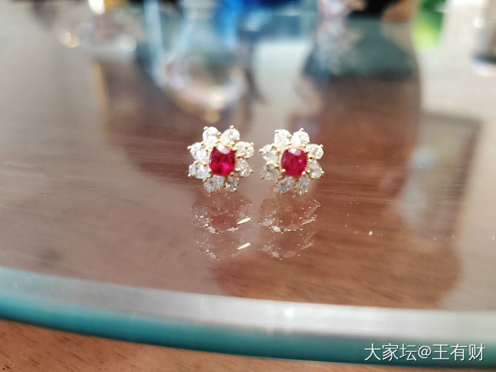 今天早上收到了红尖晶耳钉_耳钉尖晶石