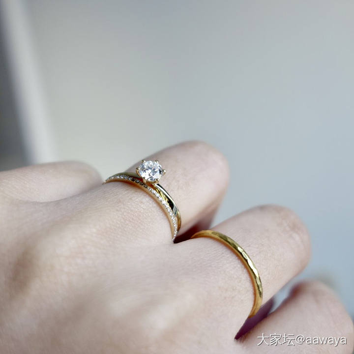 单身未婚女性喜欢戴婚戒款式的钻戒_戒指钻石
