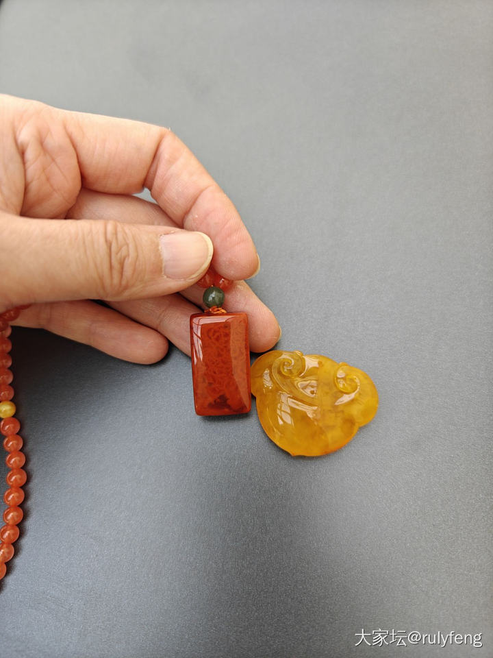 南红平安牌和蜜蜡如意_玉石