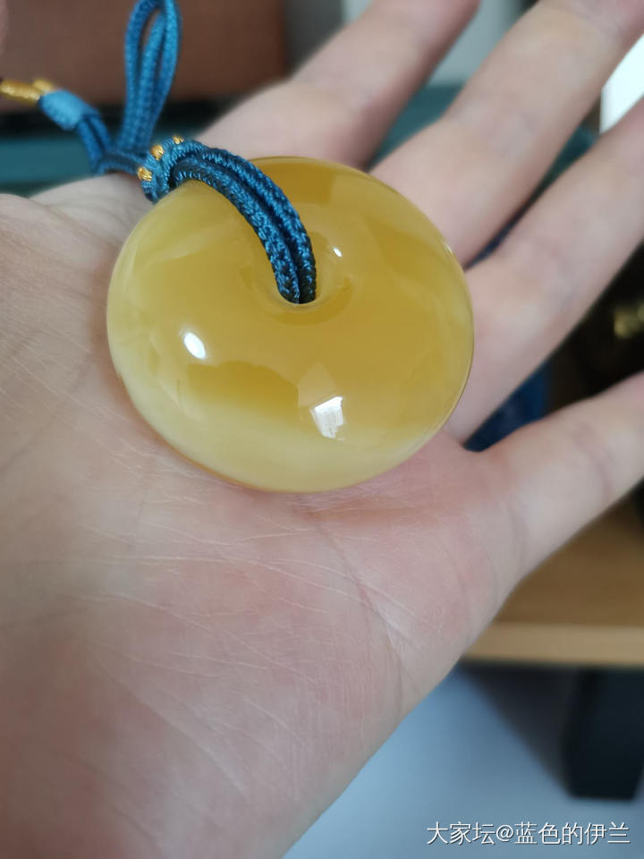 换了根绳子又香了_琥珀蜜蜡