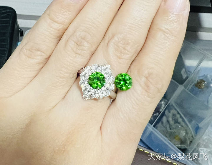 越看越爱的翠榴_翠榴石