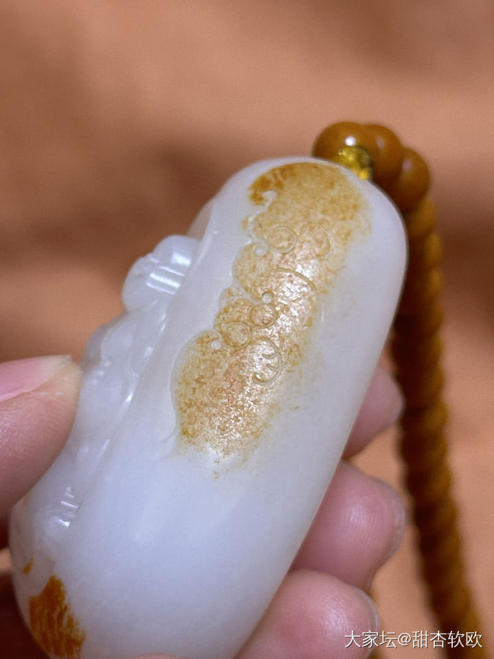 第一次买和田玉，求坛友这个皮是真的皮吗_和田玉