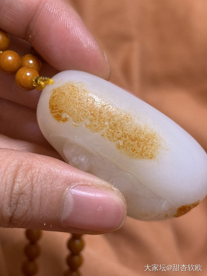 第一次买和田玉，求坛友这个皮是真的皮吗_和田玉