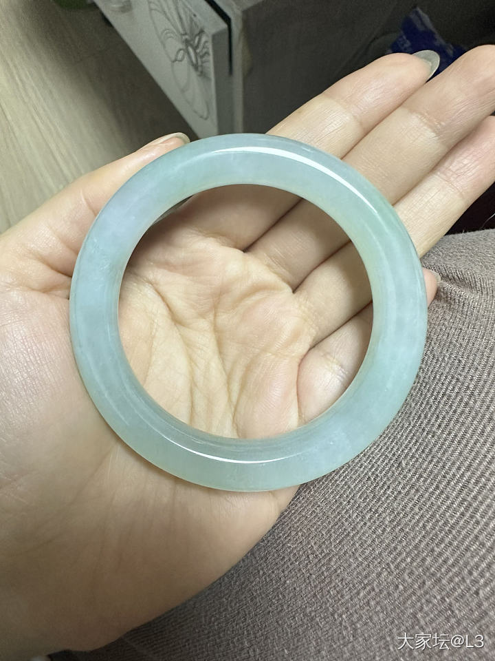 请问大家一下六舒的翡翠手镯咋样。好抢么_网店商家