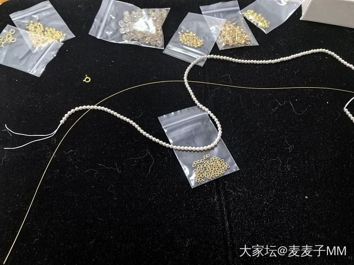 今日份DIY 碎金珍珠&南红手串_南红手工diy金